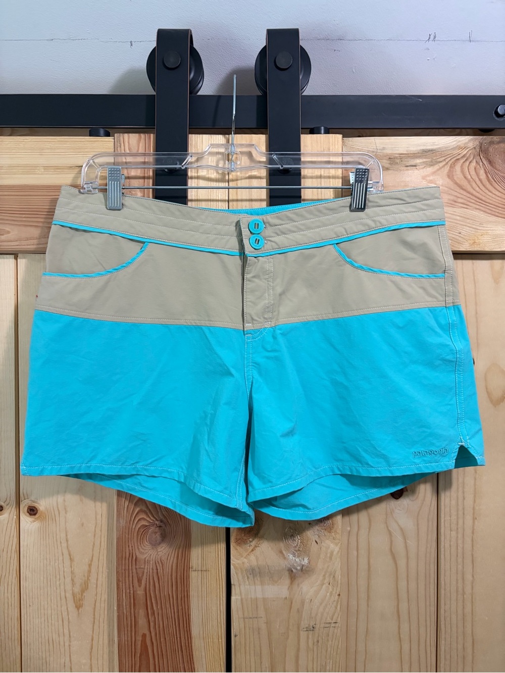 Patagonia Women’s Size 14 Color block Stretch Wayfarer Board Shorts Teal/Beige